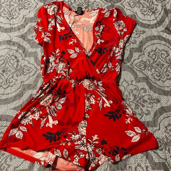 Rue21 Coral and White Patterned Romper - Picture 1 of 3